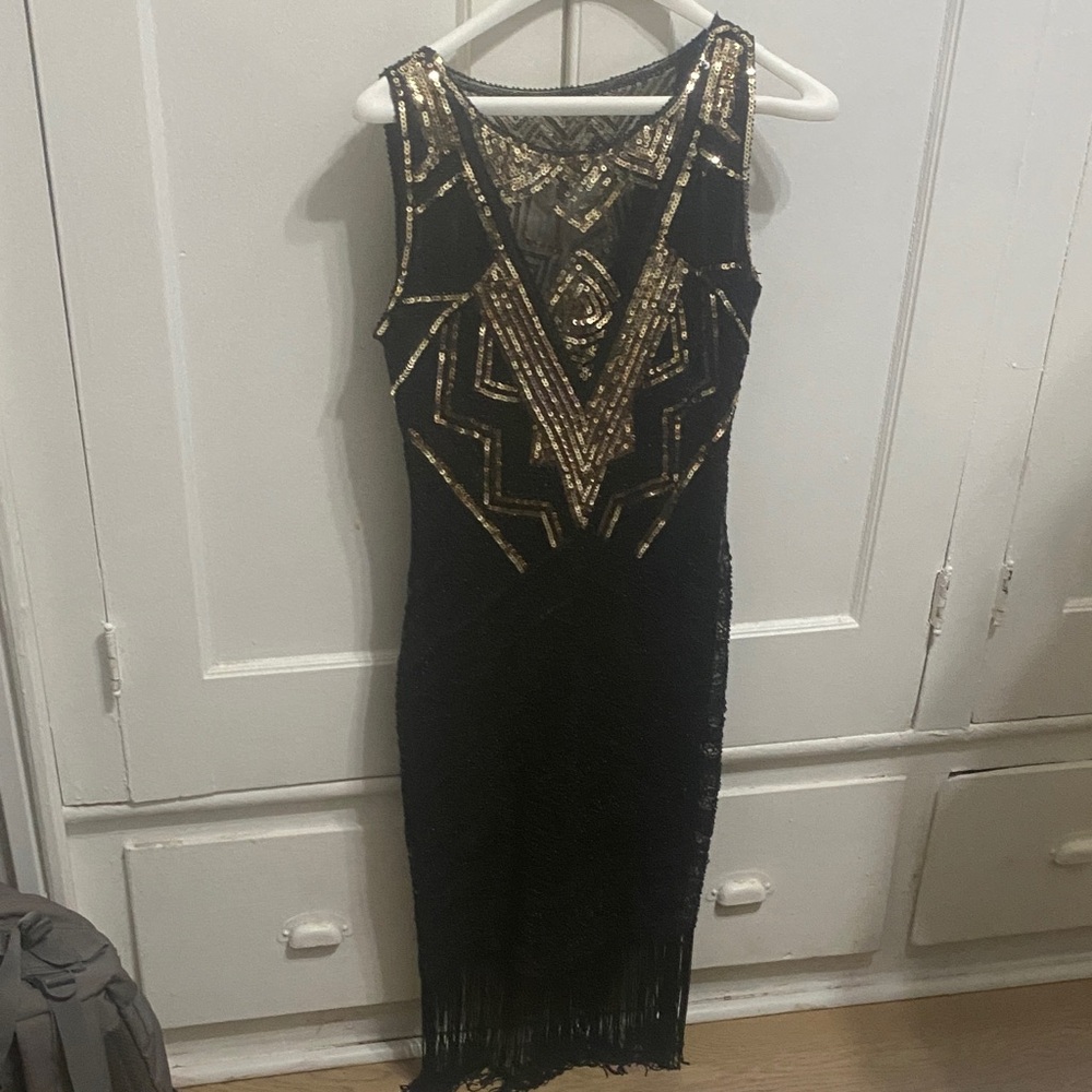 Elegant Black and Gold Sleeveless Dress